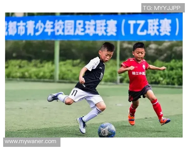 成都足球队在总决赛积分榜上以70分稳居第一名展现强劲实力 成都足球队在总决赛积分榜上以70分稳居第一名展现强劲实力